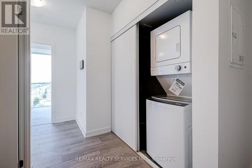 B813 - 3200 Dakota Common, Burlington, ON - Indoor Photo Showing Laundry Room