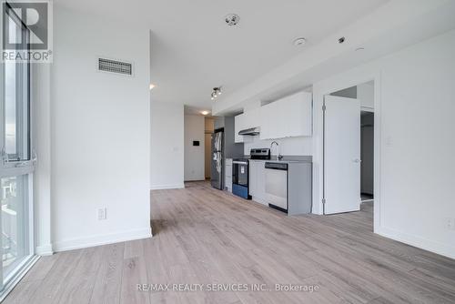 B813 - 3200 Dakota Common, Burlington, ON - Indoor Photo Showing Kitchen