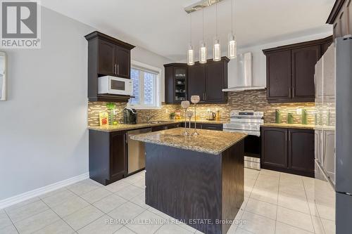 302 Buick Boulevard, Brampton, ON - Indoor Photo Showing Kitchen With Upgraded Kitchen