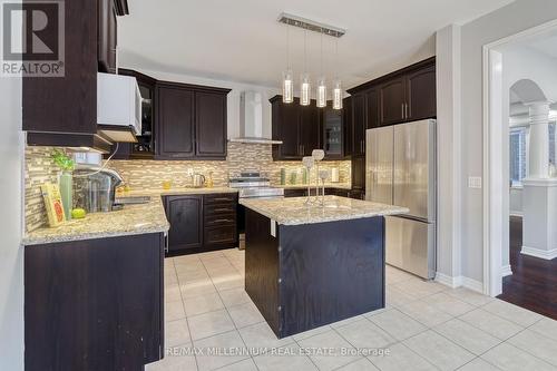 302 Buick Boulevard, Brampton, ON - Indoor Photo Showing Kitchen With Upgraded Kitchen