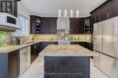 302 Buick Boulevard, Brampton, ON - Indoor Photo Showing Kitchen With Upgraded Kitchen