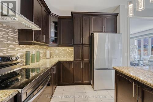 302 Buick Boulevard, Brampton, ON - Indoor Photo Showing Kitchen With Upgraded Kitchen