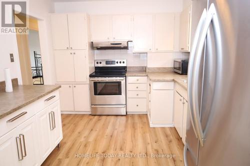 Main - 285 Bartley Bull Parkway, Brampton, ON - Indoor Photo Showing Kitchen