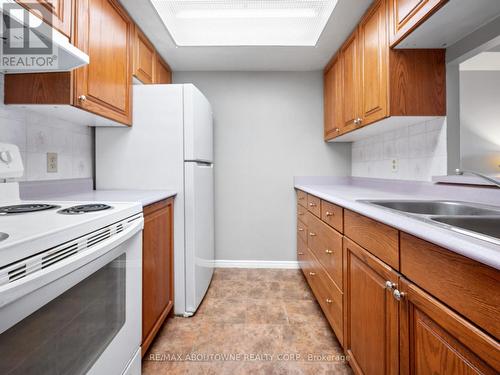 422 - 8351 Mclaughlin Road, Brampton, ON - Indoor Photo Showing Kitchen