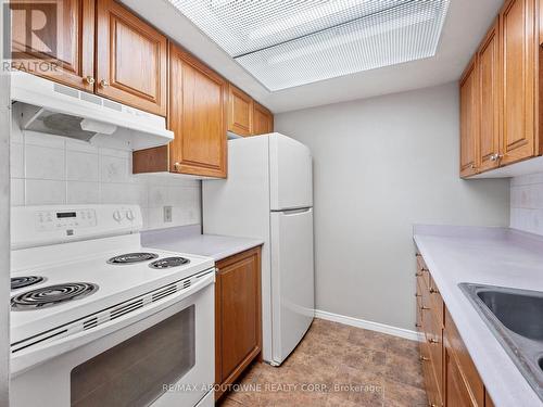 422 - 8351 Mclaughlin Road, Brampton, ON - Indoor Photo Showing Kitchen