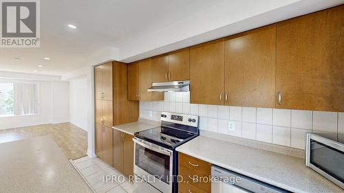 140 - 3050 Erin Centre Boulevard, Mississauga, ON - Indoor Photo Showing Kitchen