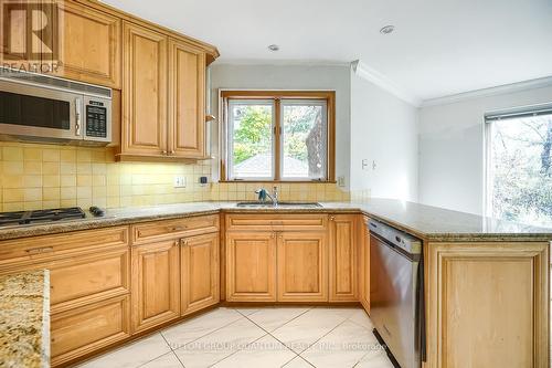 1340 Contour Drive, Mississauga, ON - Indoor Photo Showing Kitchen