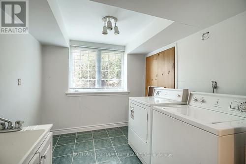 1340 Contour Drive, Mississauga, ON - Indoor Photo Showing Laundry Room