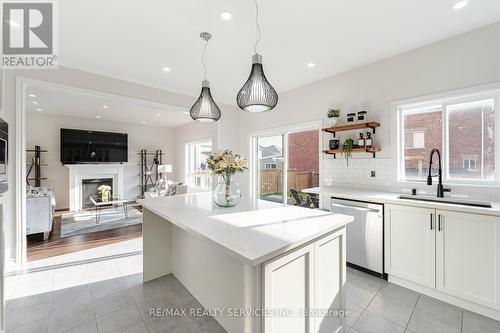 762 Halbert Drive, Shelburne, ON - Indoor Photo Showing Kitchen With Fireplace With Upgraded Kitchen