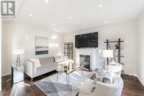 762 Halbert Drive, Shelburne, ON - Indoor Photo Showing Living Room With Fireplace