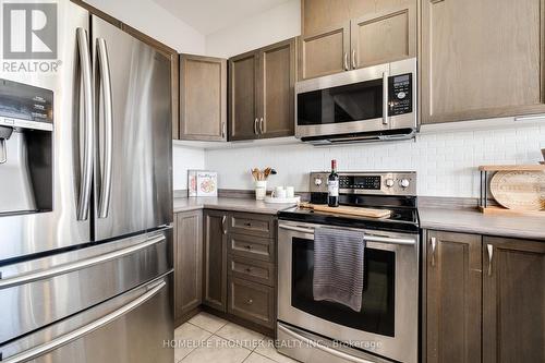 144 Hazelton Avenue, Hamilton, ON - Indoor Photo Showing Kitchen