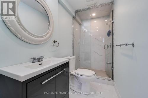 144 Hazelton Avenue, Hamilton, ON - Indoor Photo Showing Bathroom