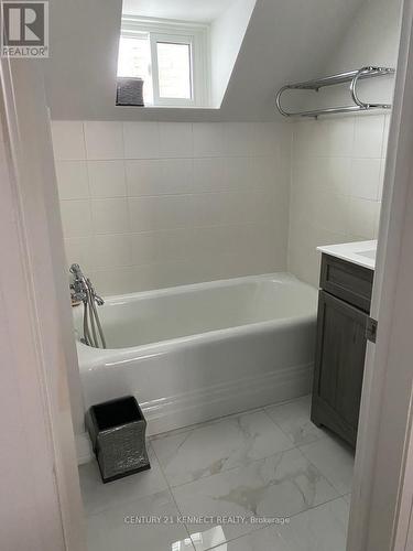 524 Castlefield Avenue, Toronto, ON - Indoor Photo Showing Bathroom