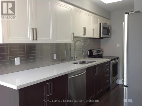 12-14 Dartford Road, Toronto, ON - Indoor Photo Showing Kitchen With Double Sink With Upgraded Kitchen