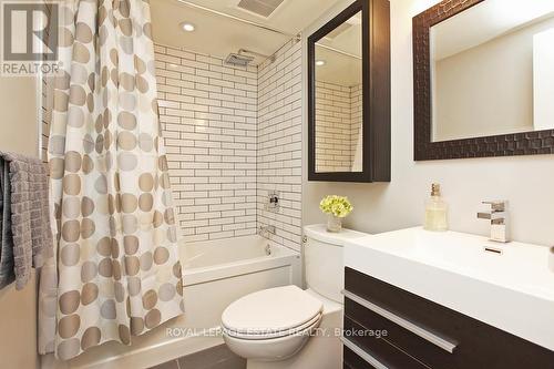 12-14 Dartford Road, Toronto, ON - Indoor Photo Showing Bathroom