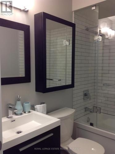 12-14 Dartford Road, Toronto, ON - Indoor Photo Showing Bathroom