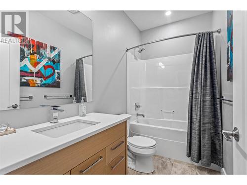 2251 14 Avenue Se, Salmon Arm, BC - Indoor Photo Showing Bathroom