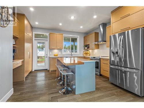 2251 14 Avenue Se, Salmon Arm, BC - Indoor Photo Showing Kitchen With Upgraded Kitchen