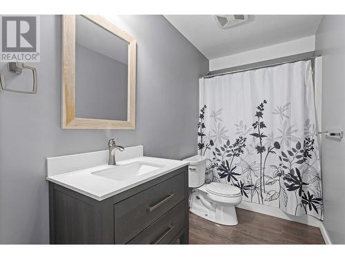 Suite Bathroom - 2251 14 Avenue Se, Salmon Arm, BC - Indoor Photo Showing Bathroom