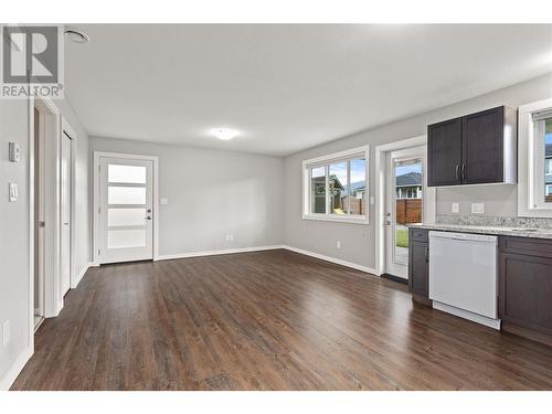 2251 14 Avenue Se, Salmon Arm, BC - Indoor Photo Showing Kitchen