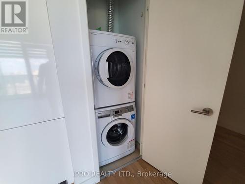 1608 - 185 Roehampton Avenue, Toronto, ON - Indoor Photo Showing Laundry Room