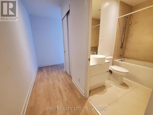 1608 - 185 Roehampton Avenue, Toronto, ON - Indoor Photo Showing Bathroom