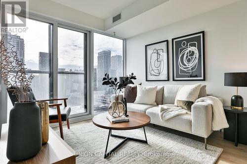 2916 - 319 Jarvis Street, Toronto, ON - Indoor Photo Showing Living Room