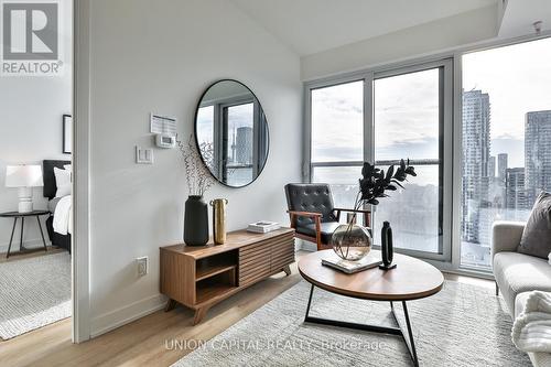 2916 - 319 Jarvis Street, Toronto, ON - Indoor Photo Showing Living Room