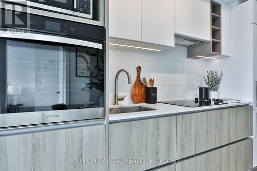 2916 - 319 Jarvis Street, Toronto, ON - Indoor Photo Showing Kitchen