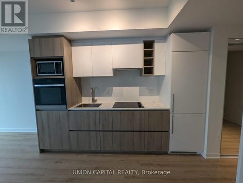 2916 - 319 Jarvis Street, Toronto, ON - Indoor Photo Showing Kitchen