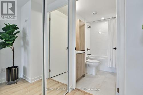 803 - 319 Jarvis Street, Toronto, ON - Indoor Photo Showing Bathroom