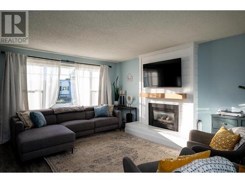 4368 Fisk Avenue, Prince George, BC - Indoor Photo Showing Living Room With Fireplace