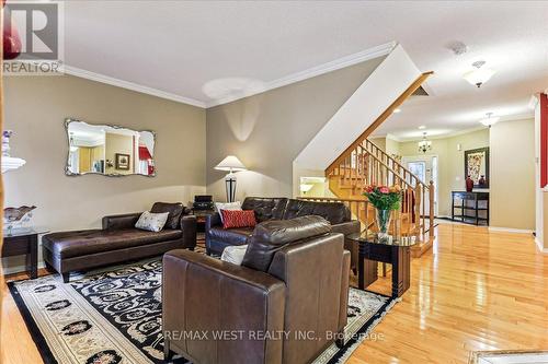 146 Whitby Shores Greenway, Whitby, ON - Indoor Photo Showing Living Room