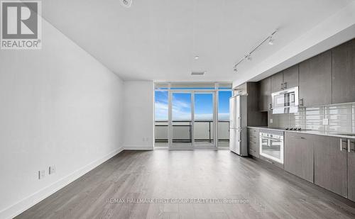 1720 - 2550 Simcoe Street North Street, Oshawa, ON - Indoor Photo Showing Kitchen