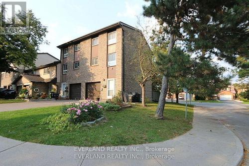 25 - 1121 Sandhurst Circle, Toronto, ON - Outdoor