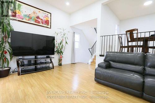 25 - 1121 Sandhurst Circle, Toronto, ON - Indoor Photo Showing Living Room