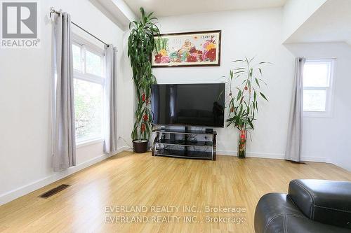 25 - 1121 Sandhurst Circle, Toronto, ON - Indoor Photo Showing Living Room