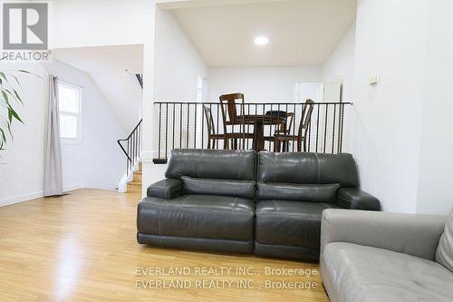 25 - 1121 Sandhurst Circle, Toronto, ON - Indoor Photo Showing Living Room