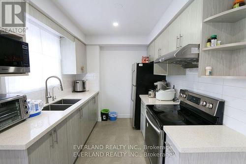 25 - 1121 Sandhurst Circle, Toronto, ON - Indoor Photo Showing Kitchen With Double Sink