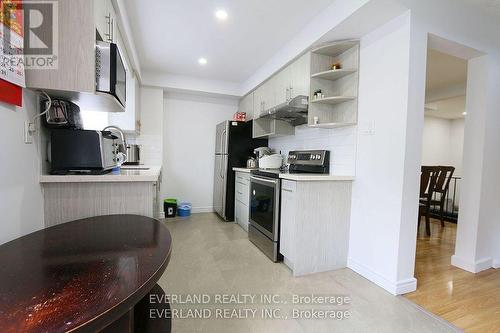 25 - 1121 Sandhurst Circle, Toronto, ON - Indoor Photo Showing Kitchen