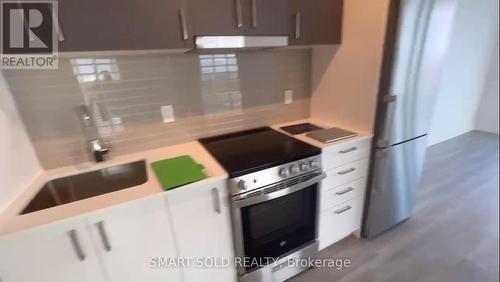 50 Upper Mall Way, Vaughan, ON - Indoor Photo Showing Kitchen