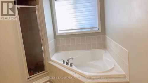 15 Braehead Drive, Richmond Hill, ON - Indoor Photo Showing Bathroom