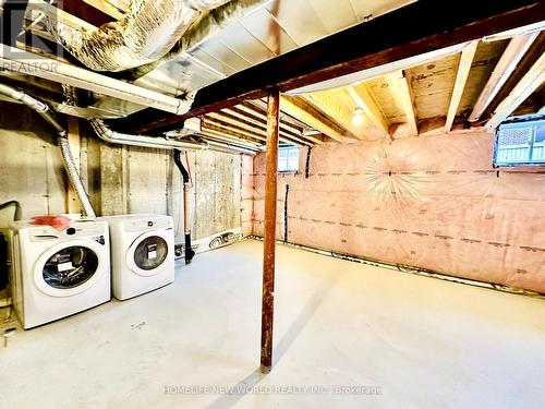 95 Kenneth Rogers Crescent, East Gwillimbury, ON - Indoor Photo Showing Laundry Room