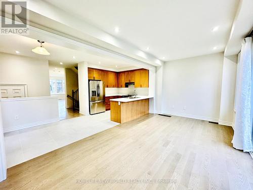 95 Kenneth Rogers Crescent, East Gwillimbury, ON - Indoor Photo Showing Kitchen