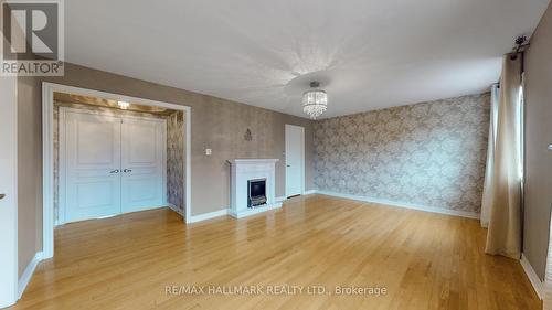 150 Peak Point Boulevard, Vaughan, ON - Indoor With Fireplace