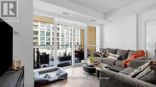 421A - 11782 Ninth Line, Whitchurch-Stouffville, ON - Indoor Photo Showing Living Room