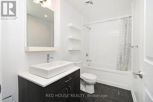 1513 - 9201 Yonge Street, Richmond Hill, ON - Indoor Photo Showing Bathroom