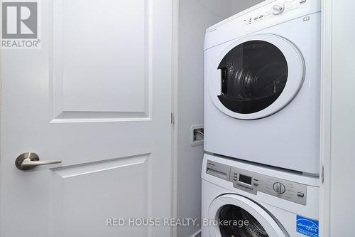 1513 - 9201 Yonge Street, Richmond Hill, ON - Indoor Photo Showing Laundry Room