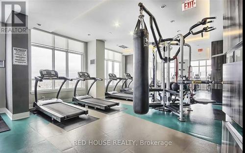 1513 - 9201 Yonge Street, Richmond Hill, ON - Indoor Photo Showing Gym Room