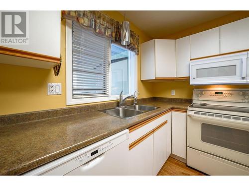 3900 27 Avenue Unit# 93, Vernon, BC - Indoor Photo Showing Kitchen With Double Sink